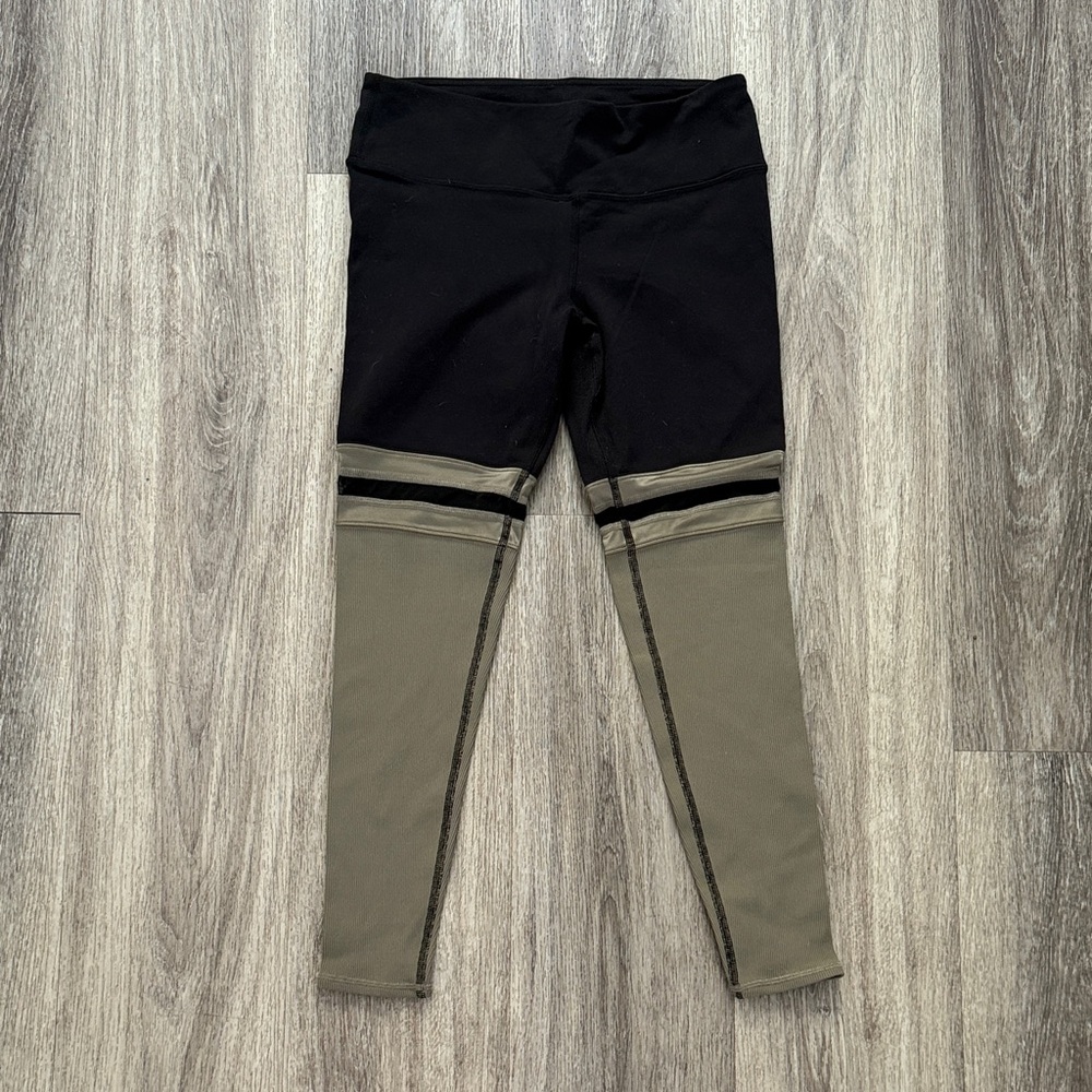 ALO Yoga Black and Olive Leggings PLAYER HIgh rise Two tone 7/8 Tights